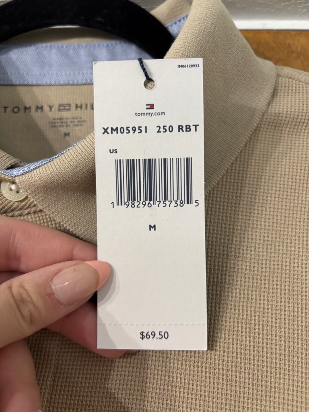 Tommy Hilfiger Men’s Tan Polo Shirt with Subtle Logo - Picture 7 of 9